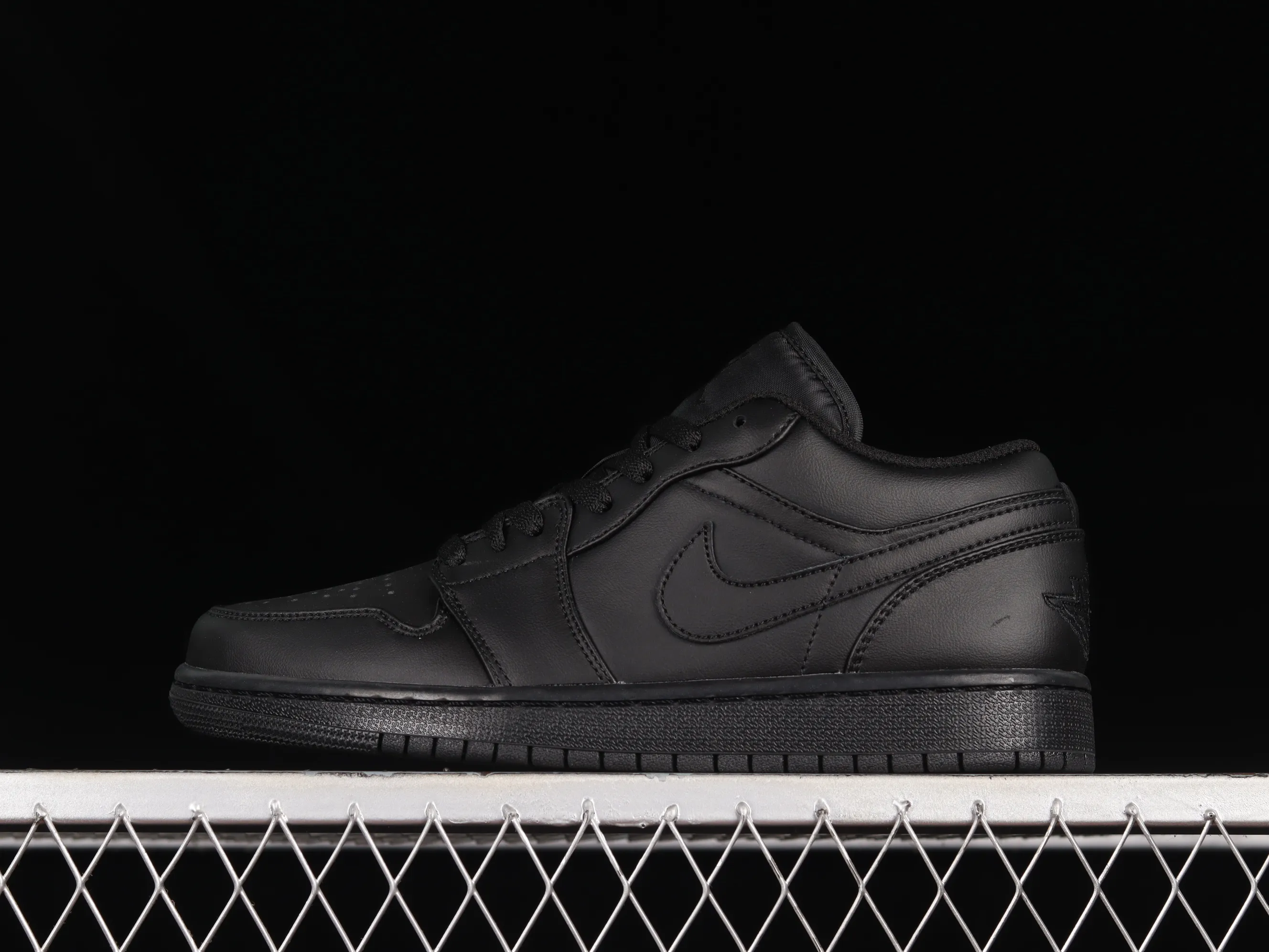 All Categories Air Jordan Jordan Series Basketball Shoes Air Jordan 1 Low Air Jordan 1 Low AJ1 Joe 1 All Black Low State Basketball Shoes 553558-093
